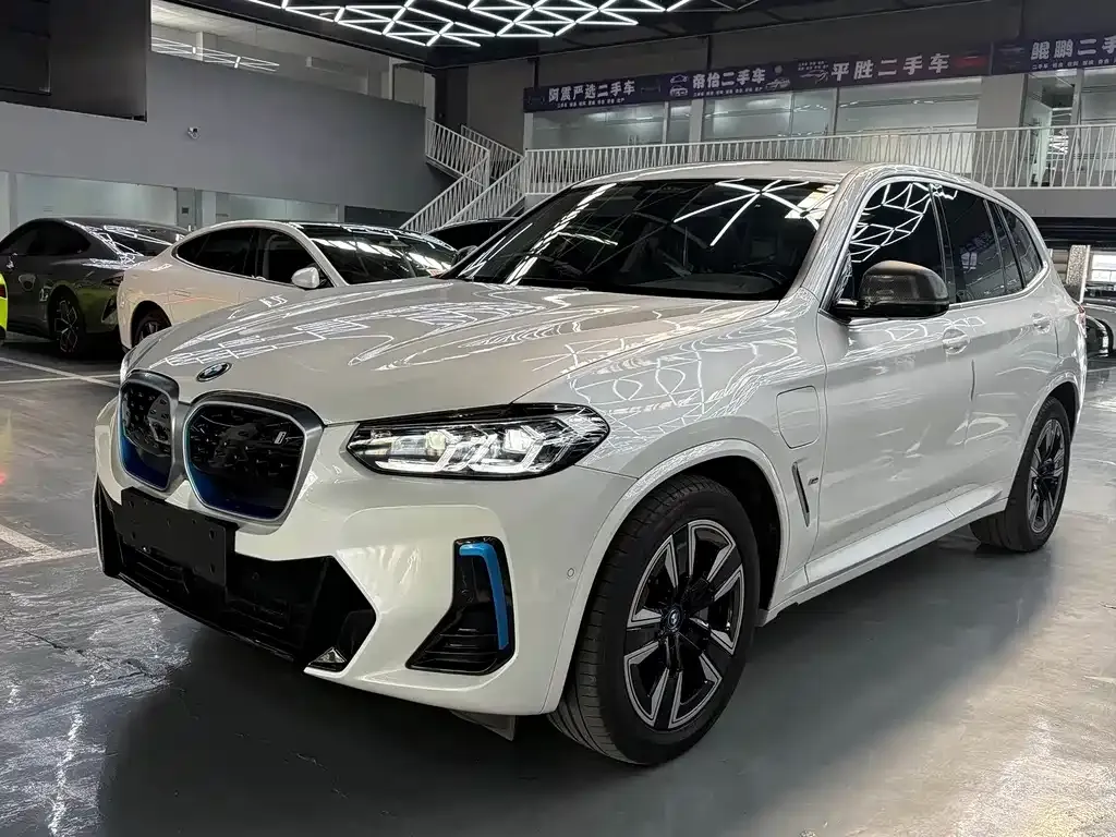 BMW iX3 — фото 1