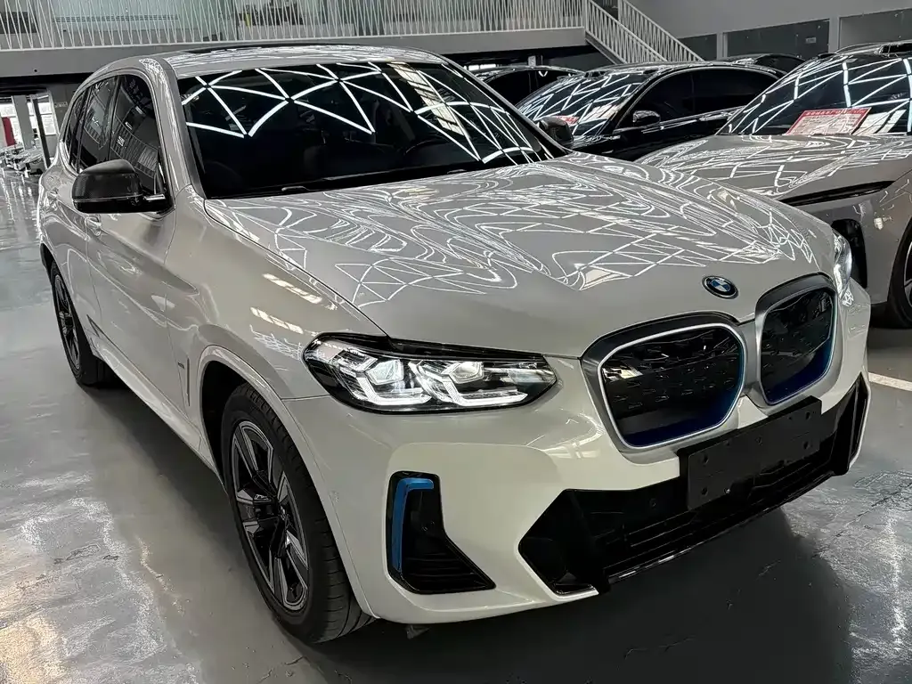 BMW iX3 — фото 9