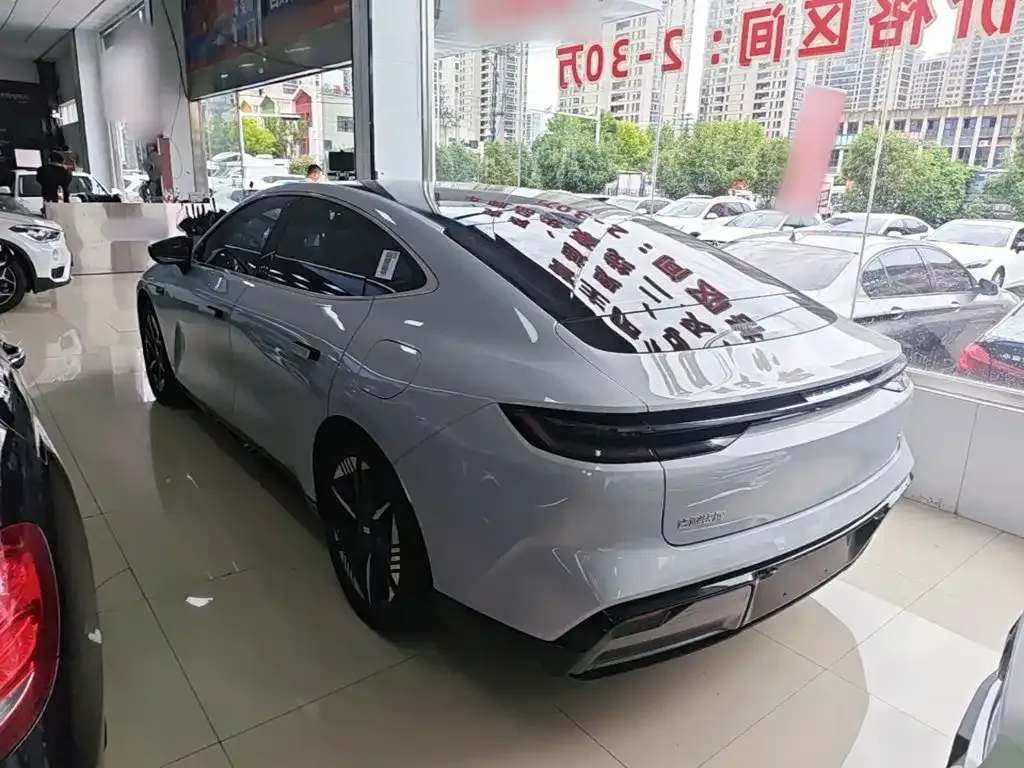 Geely Galaxy E8 — фото 10