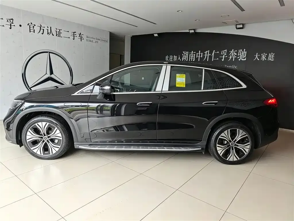 Mercedes-Benz EQE SUV — фото 7