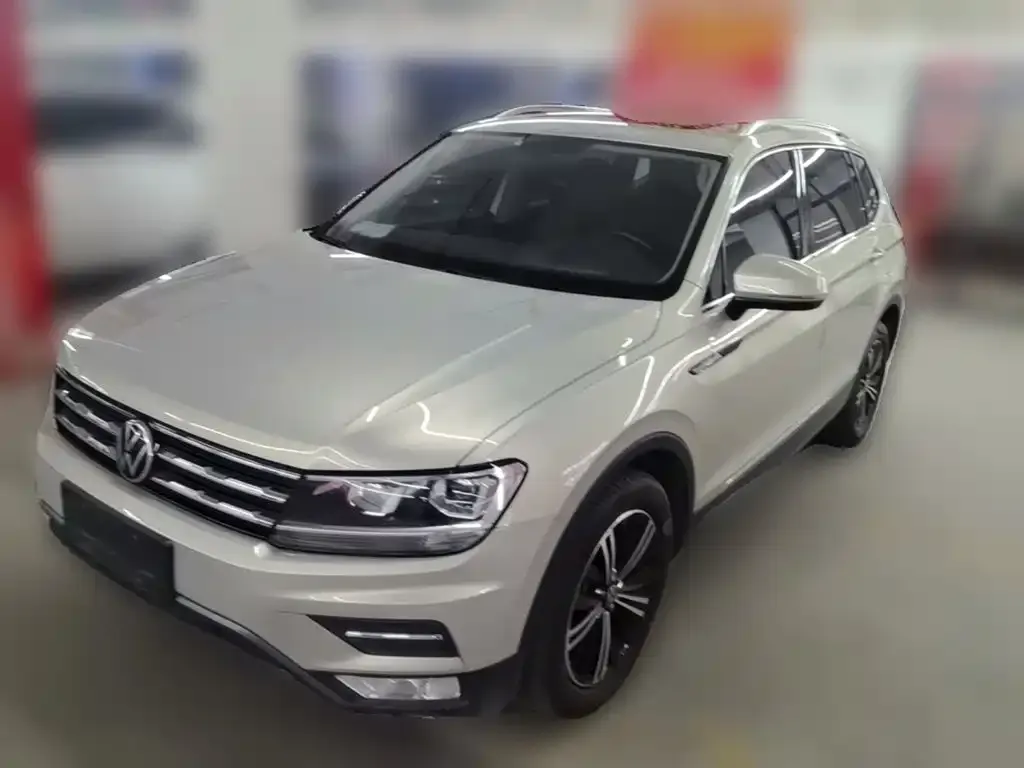 Volkswagen Tiguan L — фото 1