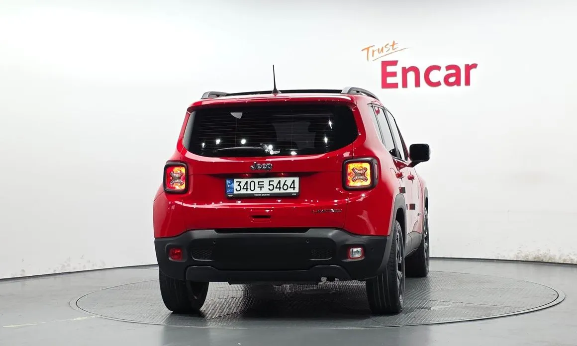 Jeep Renegade — фото 8