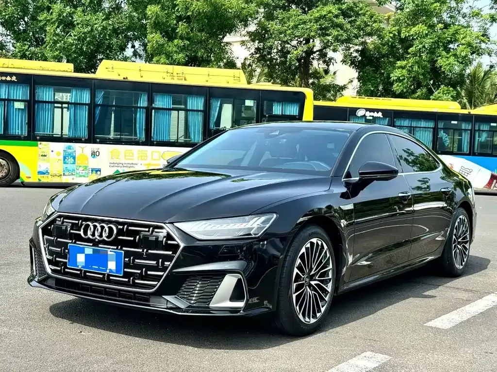 Audi A7L — фото 1