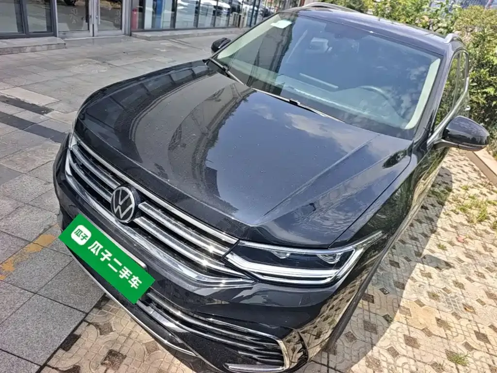 Volkswagen Tiguan L — фото 1