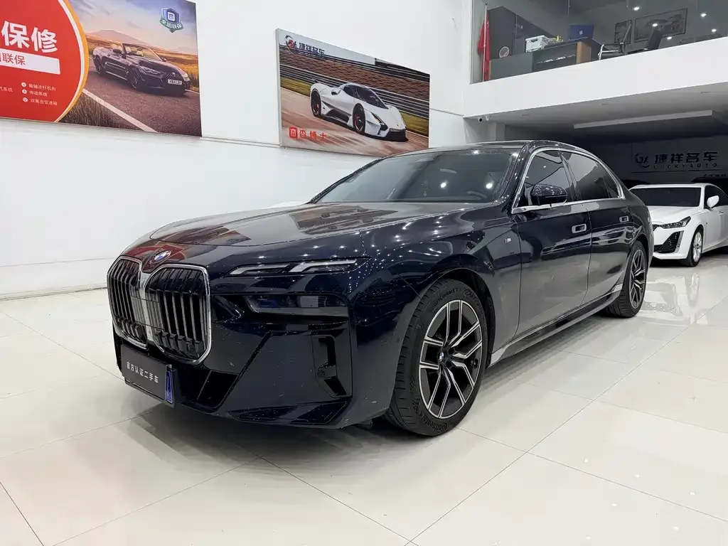 BMW 7 Series — фото 1