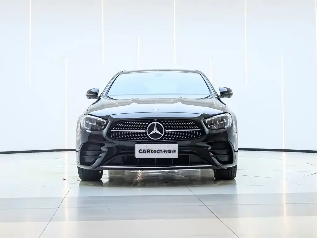 Mercedes-Benz E-Class — фото 1