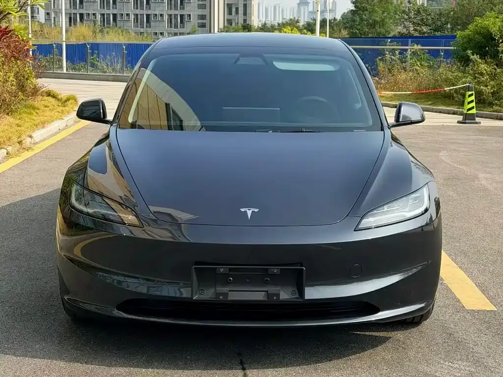 Tesla Model 3 — фото 4