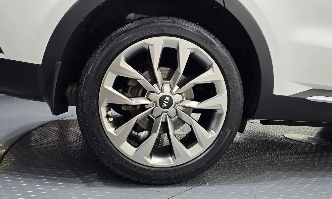 Kia Sorento — фото 7