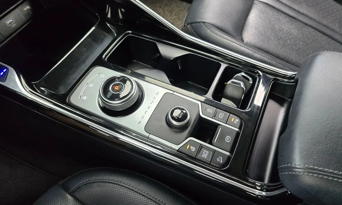 Kia Sorento — фото 9