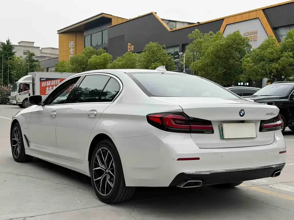 BMW 5 Series New Energy — фото 4