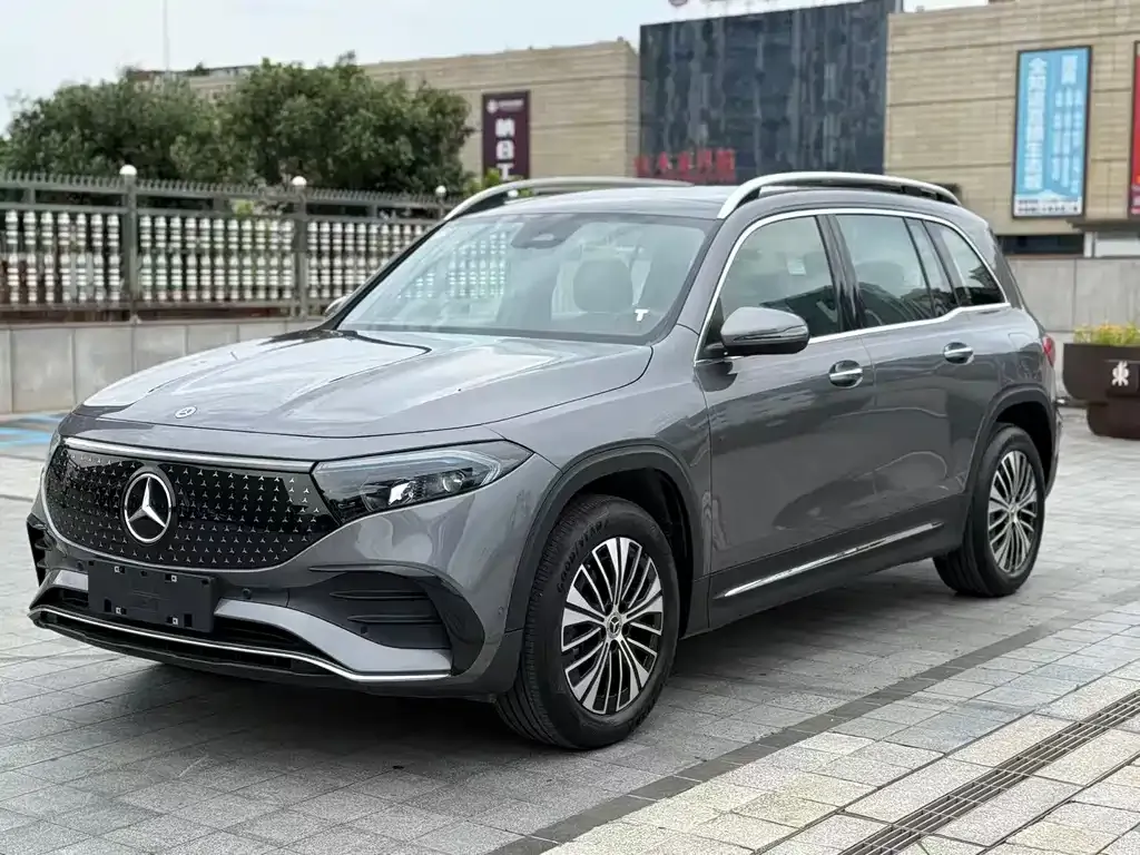 Mercedes-Benz EQB — фото 1