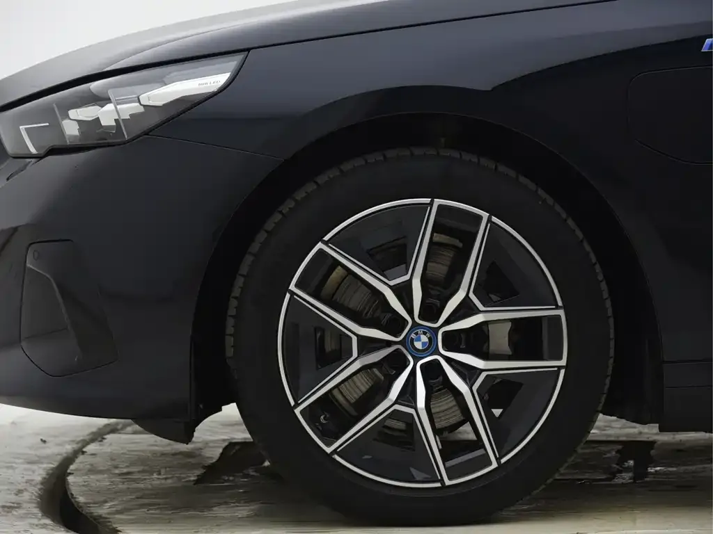 BMW i5 — фото 7