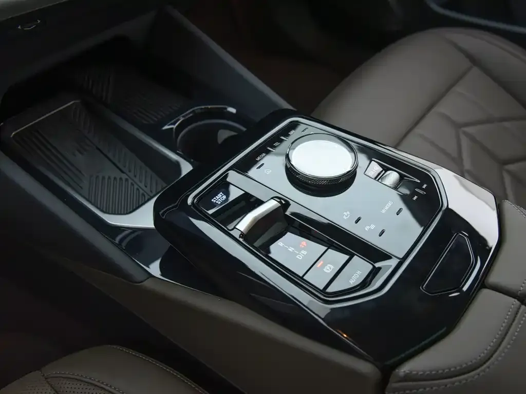 BMW i5 — фото 9