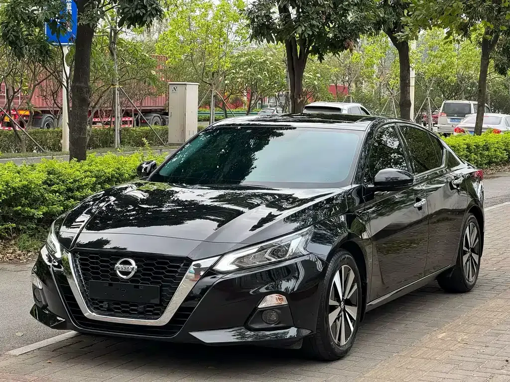 Nissan Teana — фото 1