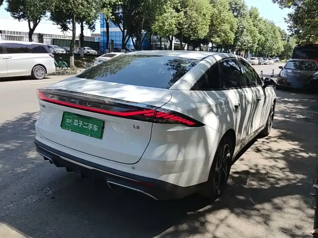 Geely Galaxy L6 — фото 10