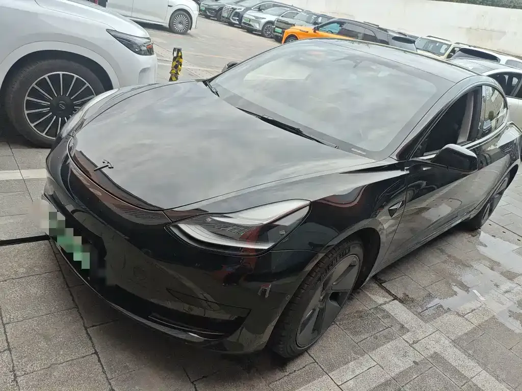 Tesla Model 3 — фото 1