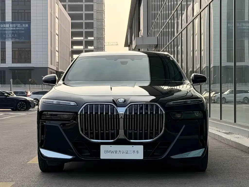 BMW 7 Series — фото 2