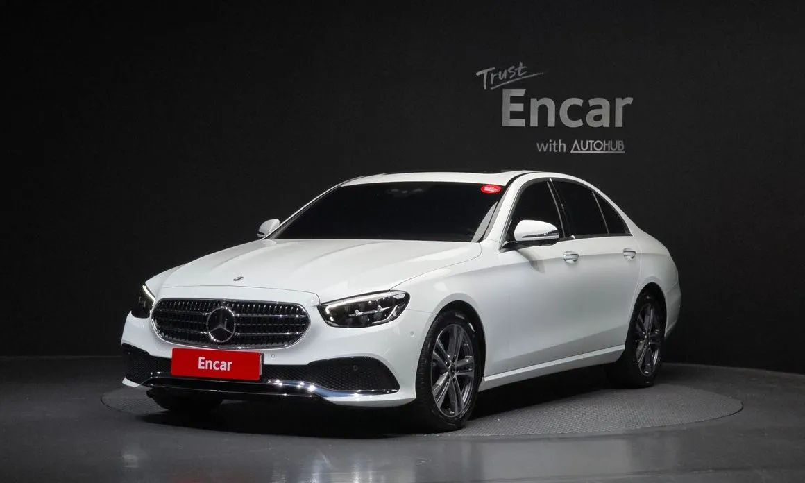Mercedes-Benz E-Class — фото 1