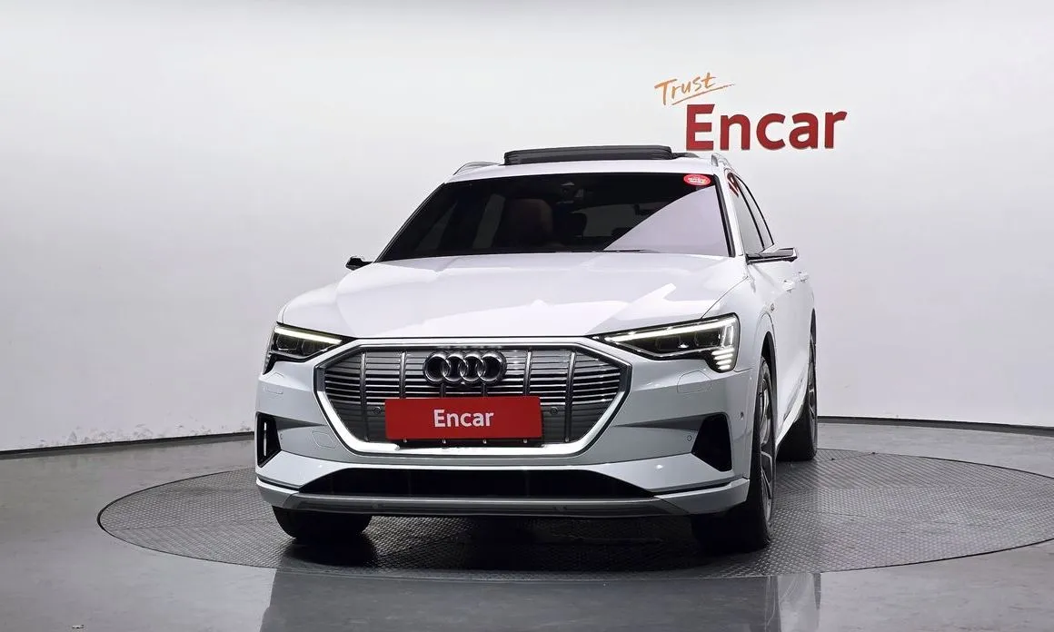 Audi e-tron — фото 2