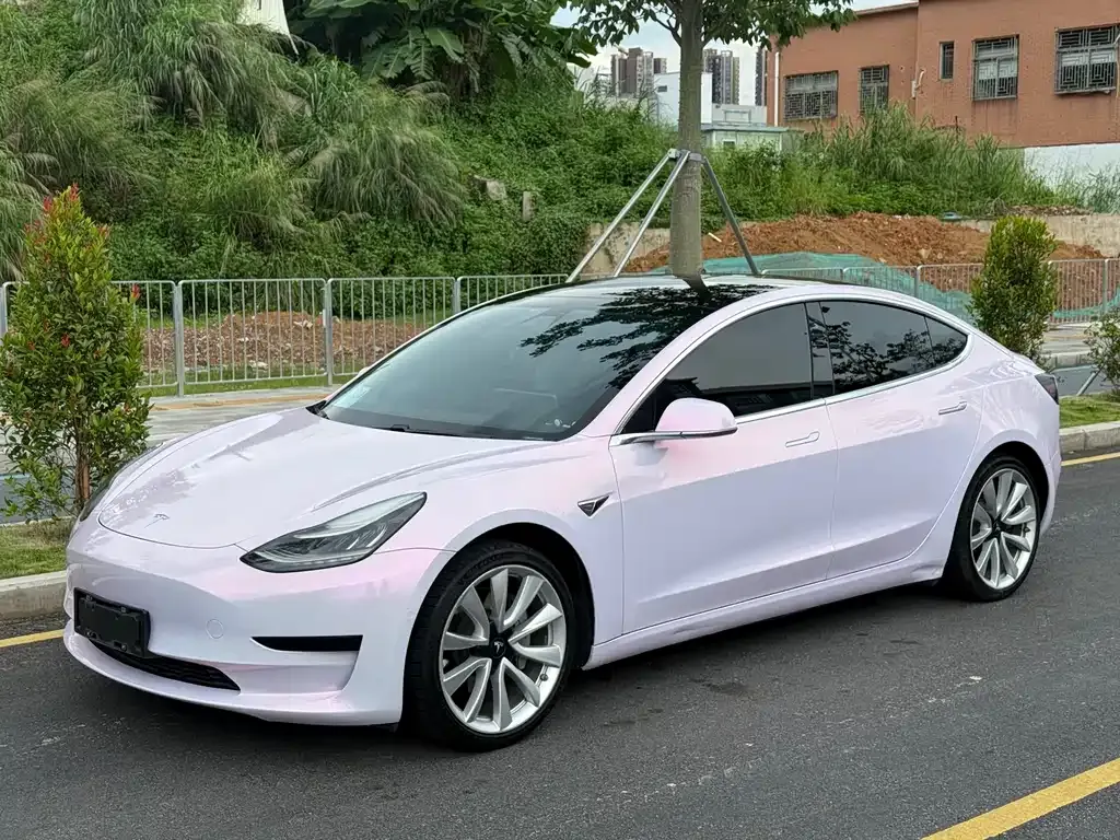 Tesla Model 3 — фото 1