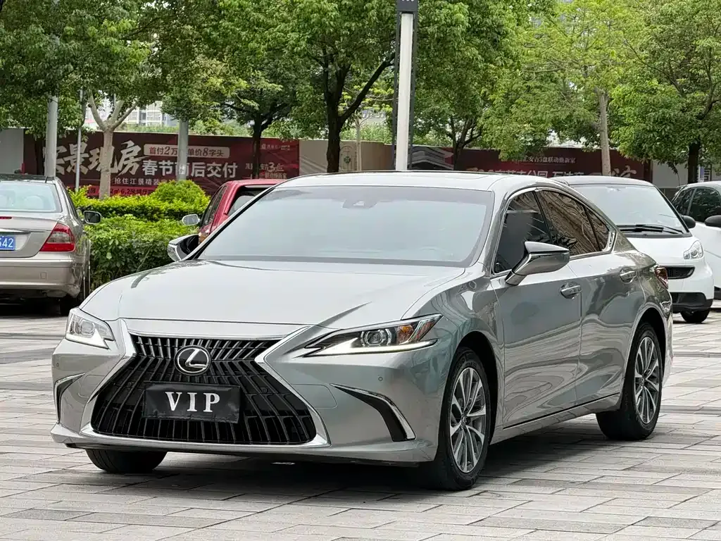 Lexus ES — фото 1
