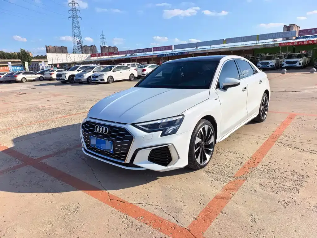 Audi A3 — фото 1