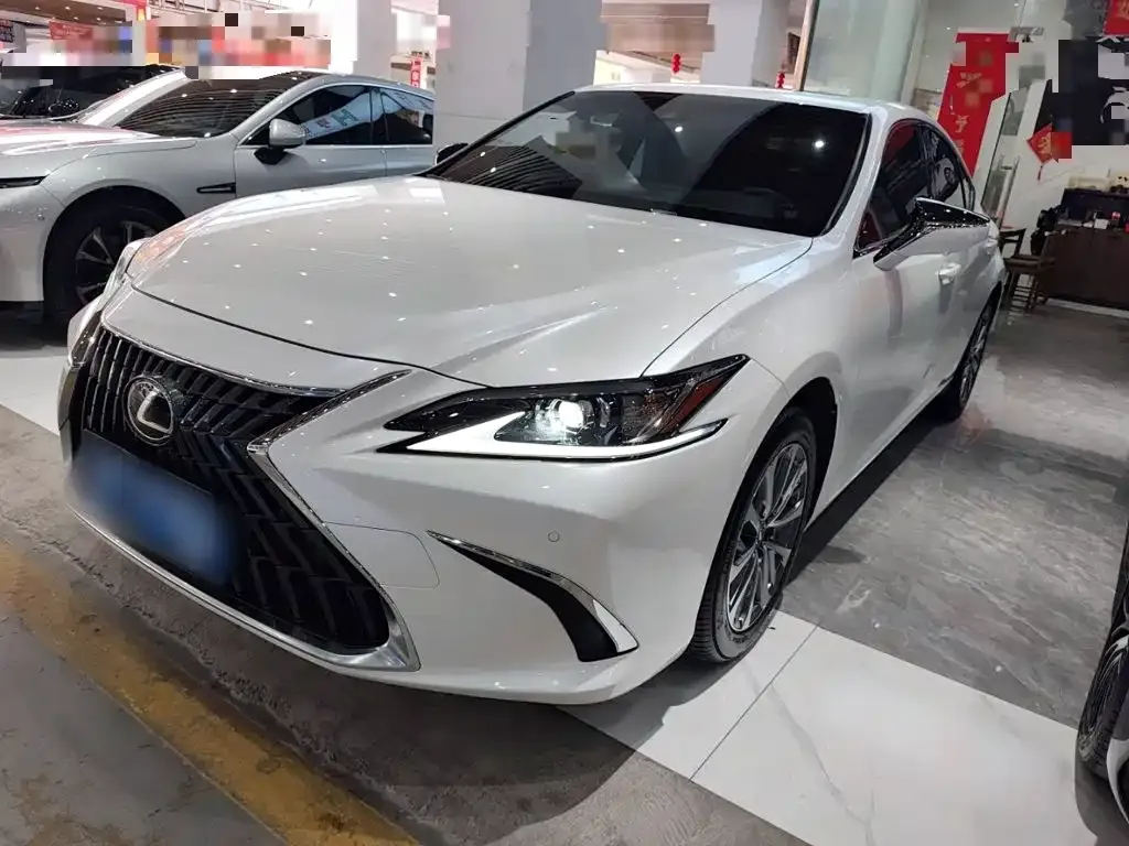 Lexus ES — фото 1