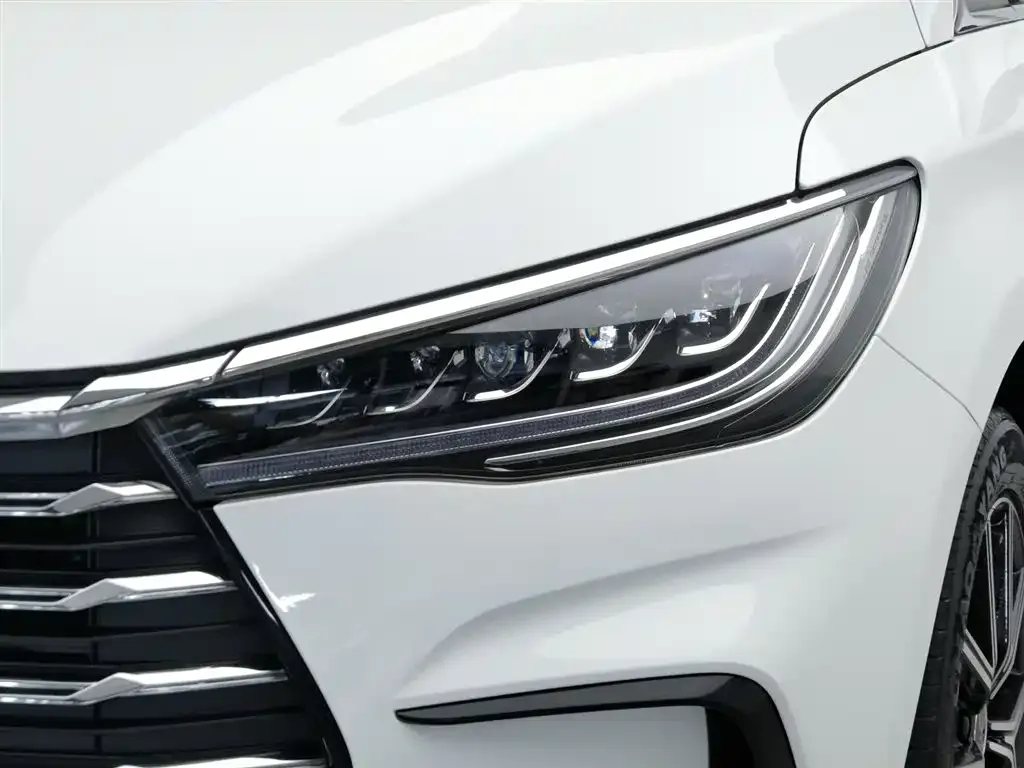 BYD MAX New Energy — фото 10