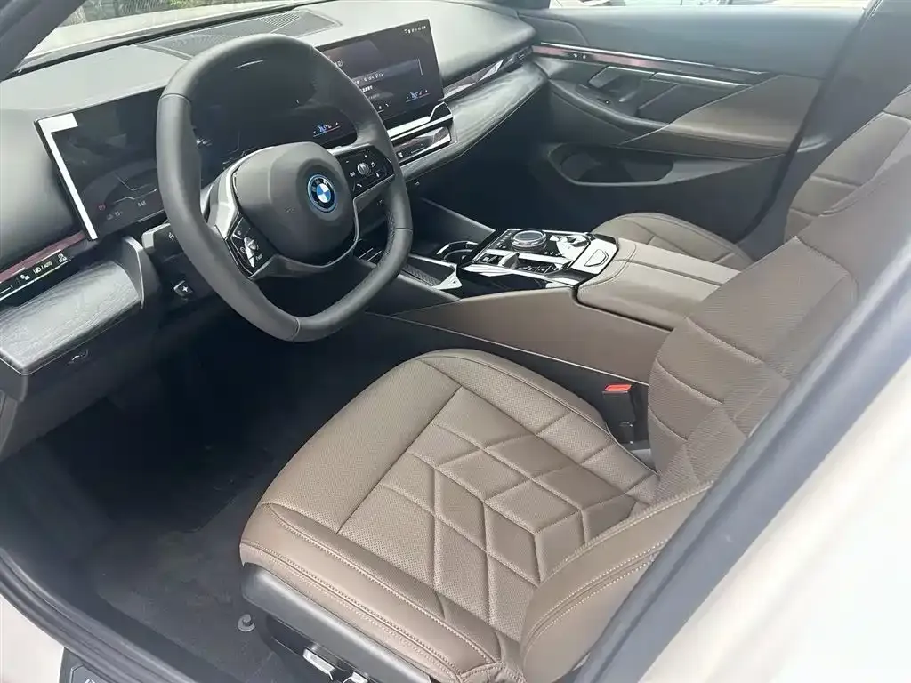 BMW i5 — фото 2