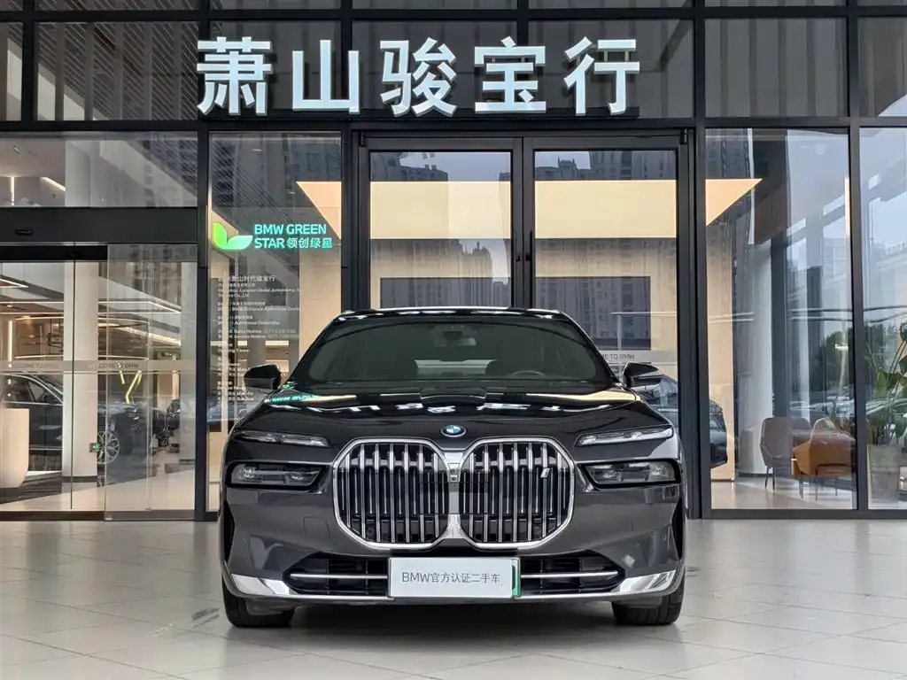 BMW i7 — фото 8