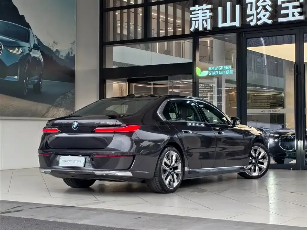 BMW i7 — фото 9