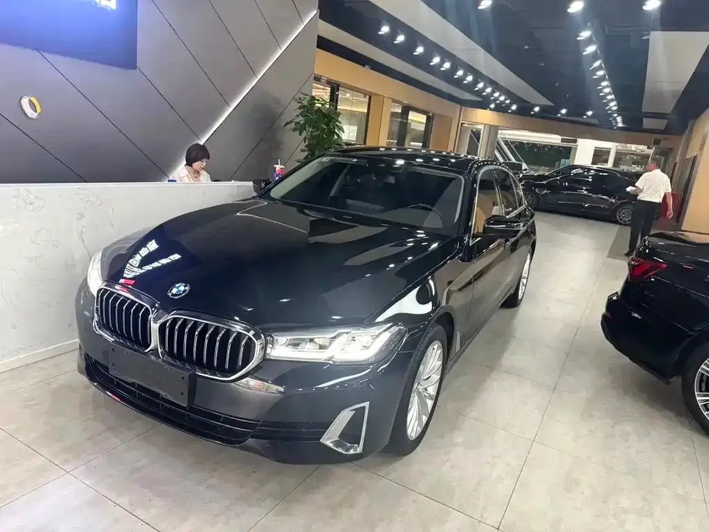BMW 5 Series — фото 1