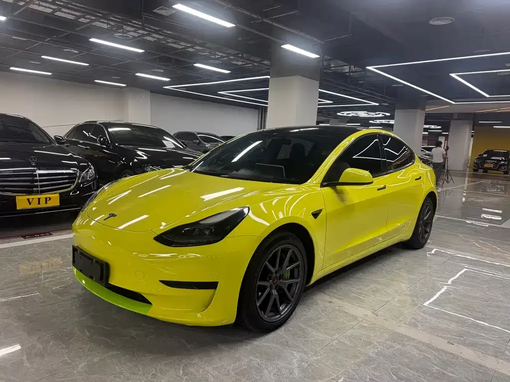 Tesla Model 3 — фото 1