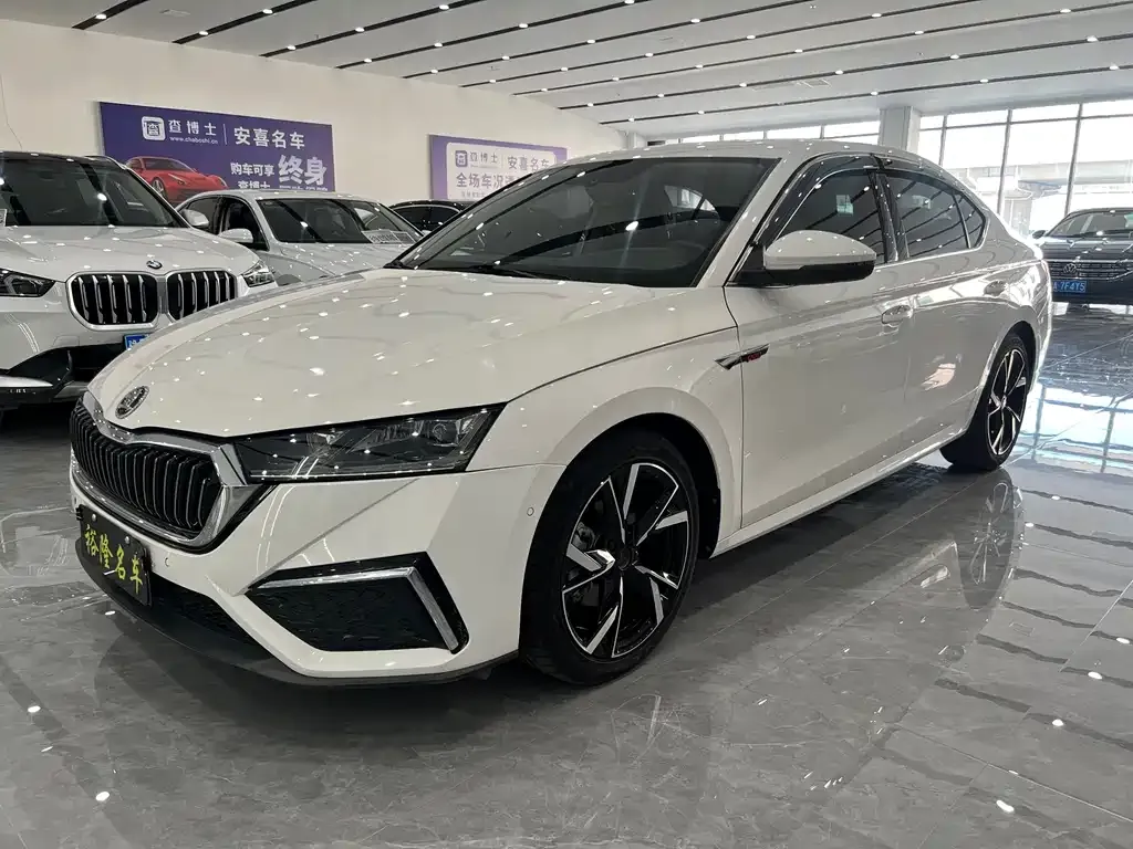 Skoda Octavia — фото 1