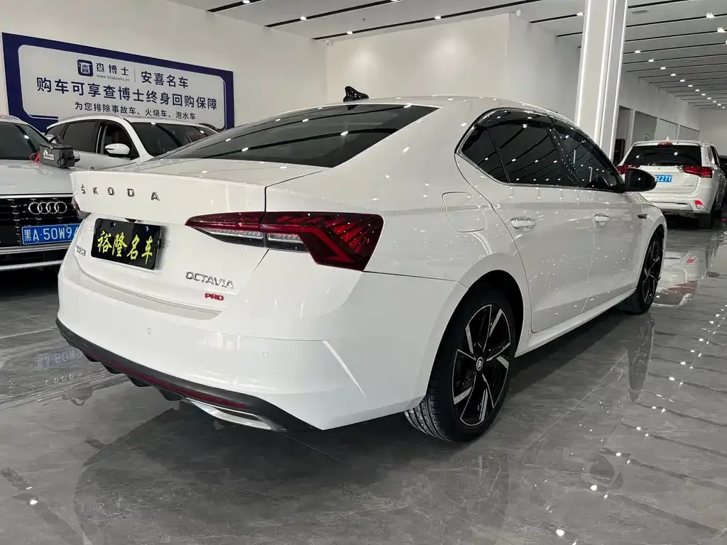 Skoda Octavia — фото 4