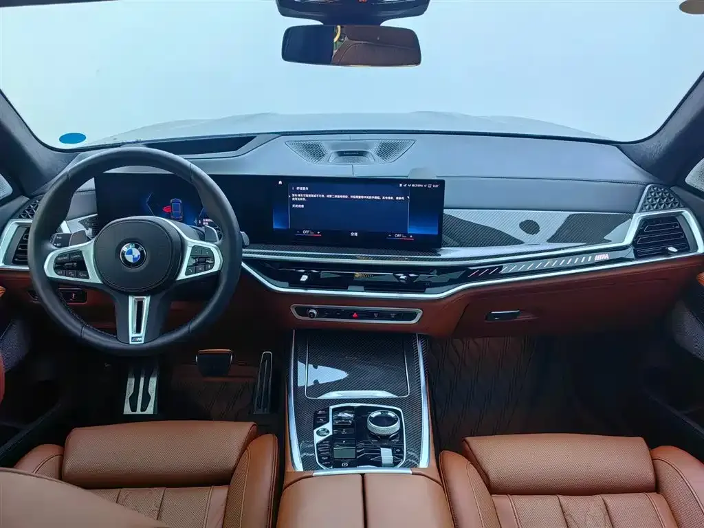 BMW X7 M60i — фото 9