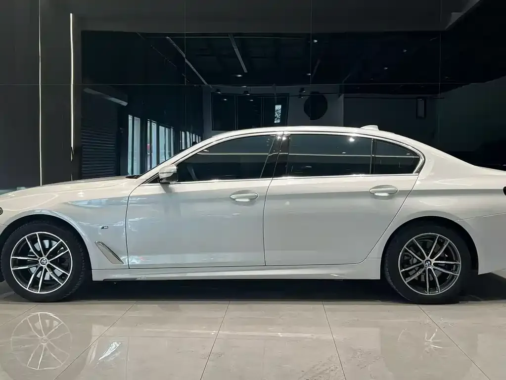 BMW 5 Series — фото 2