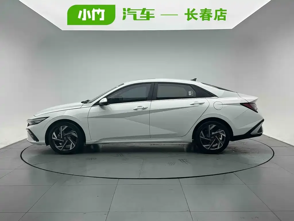 Hyundai Elantra — фото 3