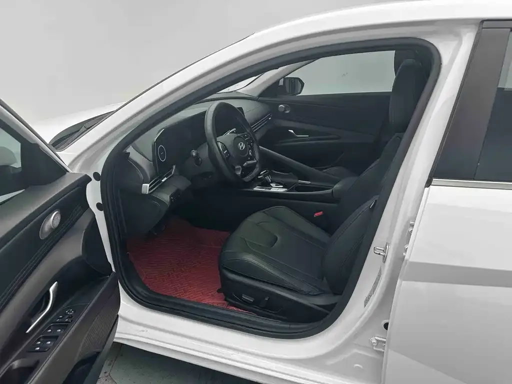 Hyundai Elantra — фото 2