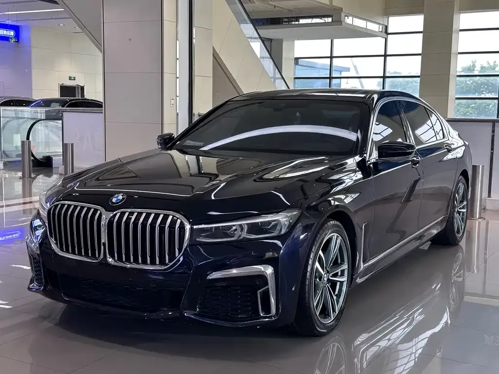 BMW 7 Series — фото 1
