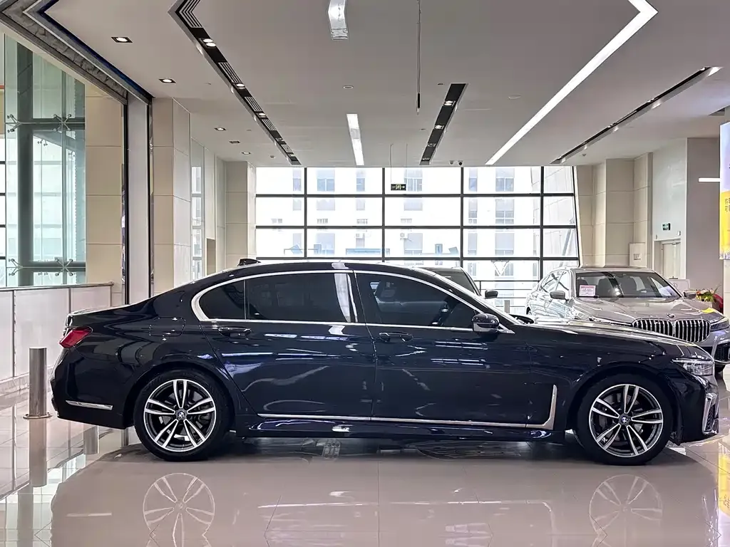 BMW 7 Series — фото 2