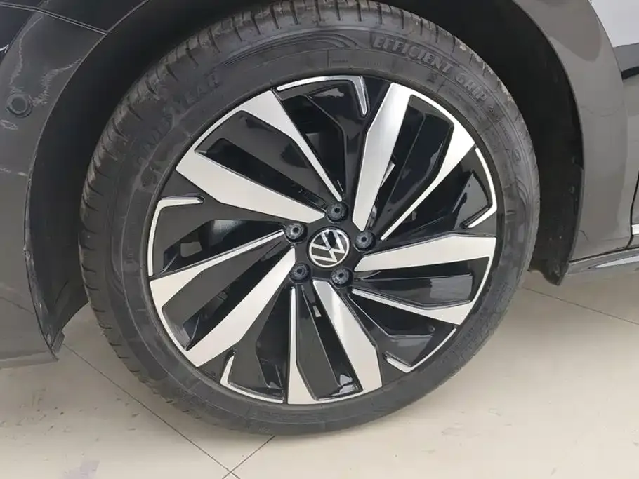 Volkswagen Passat — фото 8