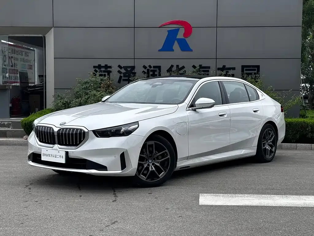 BMW i5 — фото 1