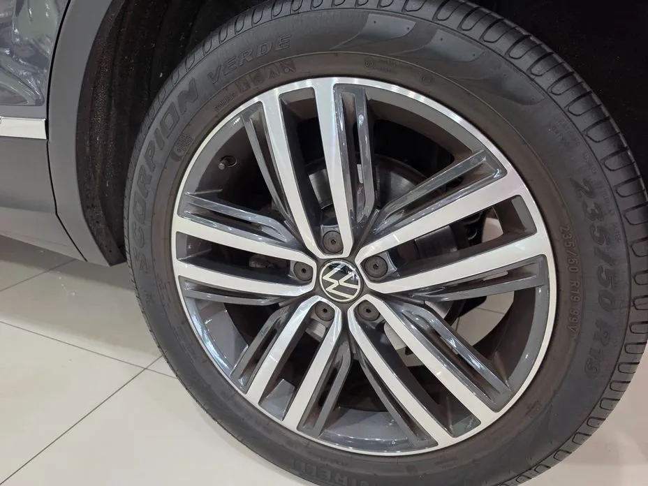 Volkswagen Tiguan — фото 8