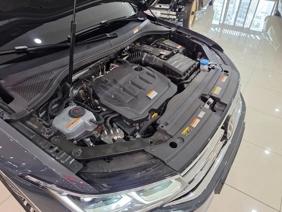 Volkswagen Tiguan — фото 10