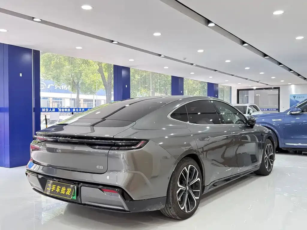 Geely Galaxy E8 — фото 10