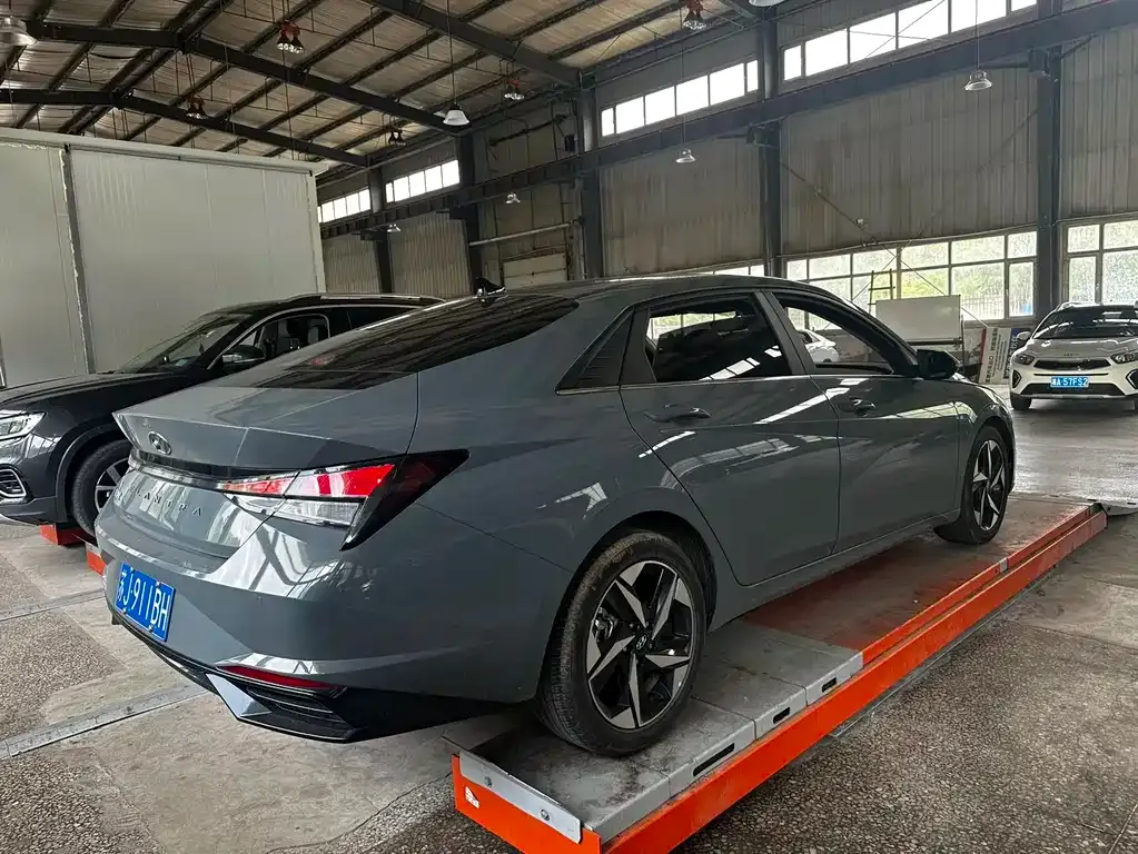 Hyundai Elantra — фото 4