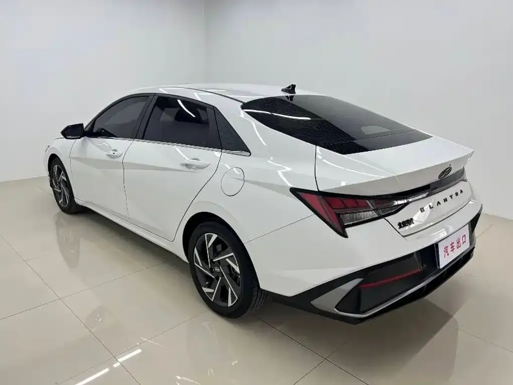 Hyundai Elantra — фото 5