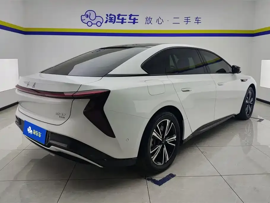 Hongqi EH7 — фото 2