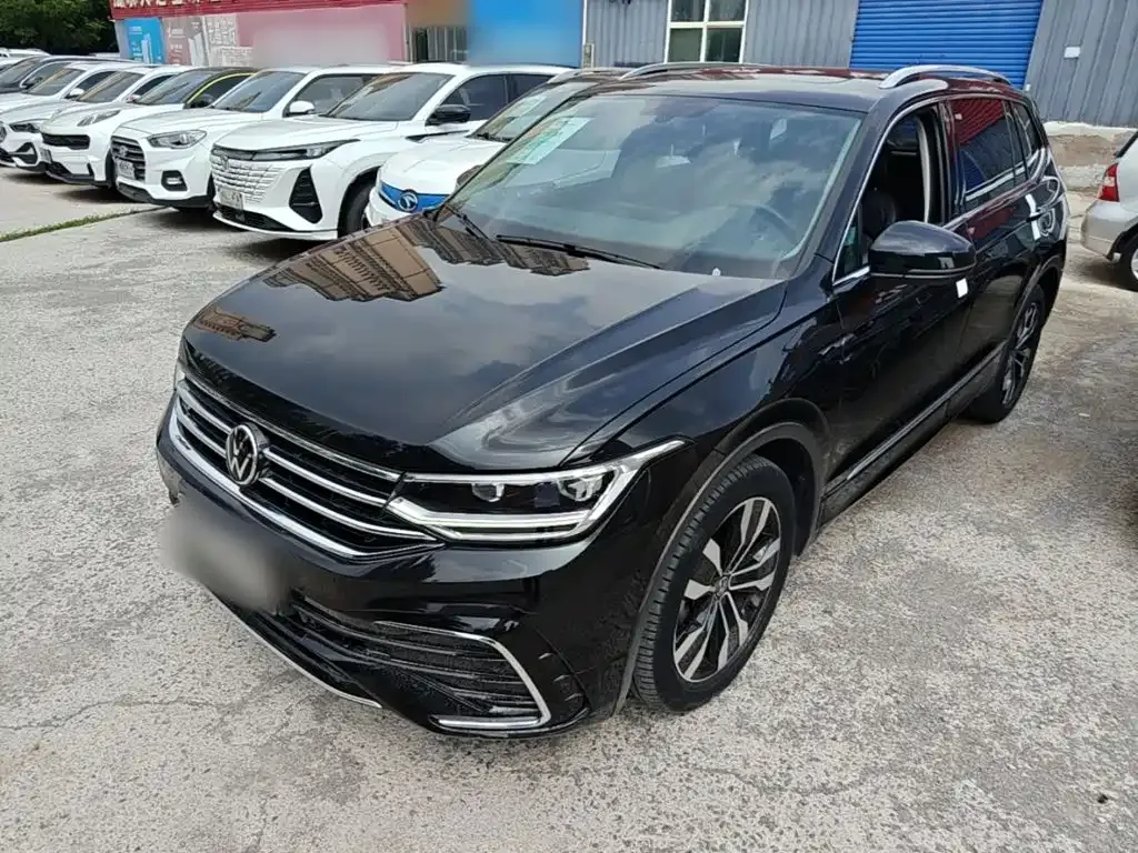 Volkswagen Tiguan L — фото 10